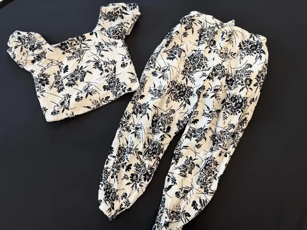 Paisley Lane Floral Linen Blend 2 Piece Set Crop Top Jogger Pants Boho